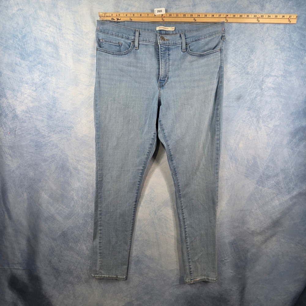 Levis 311 Shaping Skinny Jeans Womens 33 Light Wash Blue Denim Mid Rise
